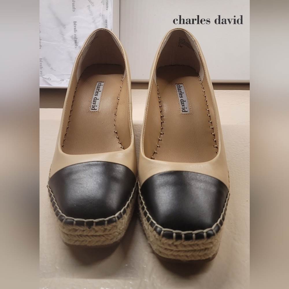 Charles David Women's Glider Size 8 New in box. Nude Black Leather Wedge